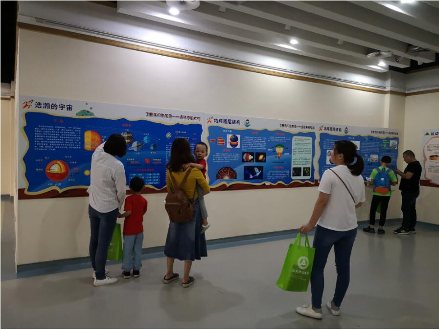 大人帶小孩去vr科普體驗(yàn)館玩 大人帶小孩去vr科普體驗(yàn)館玩